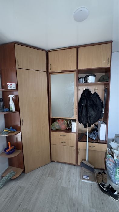 Продам угловую прихожею