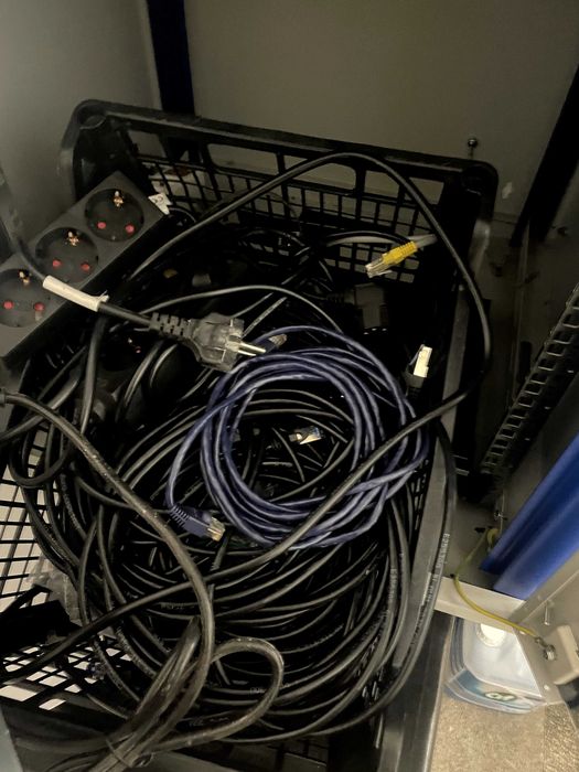 rack , swich si alte cabluri