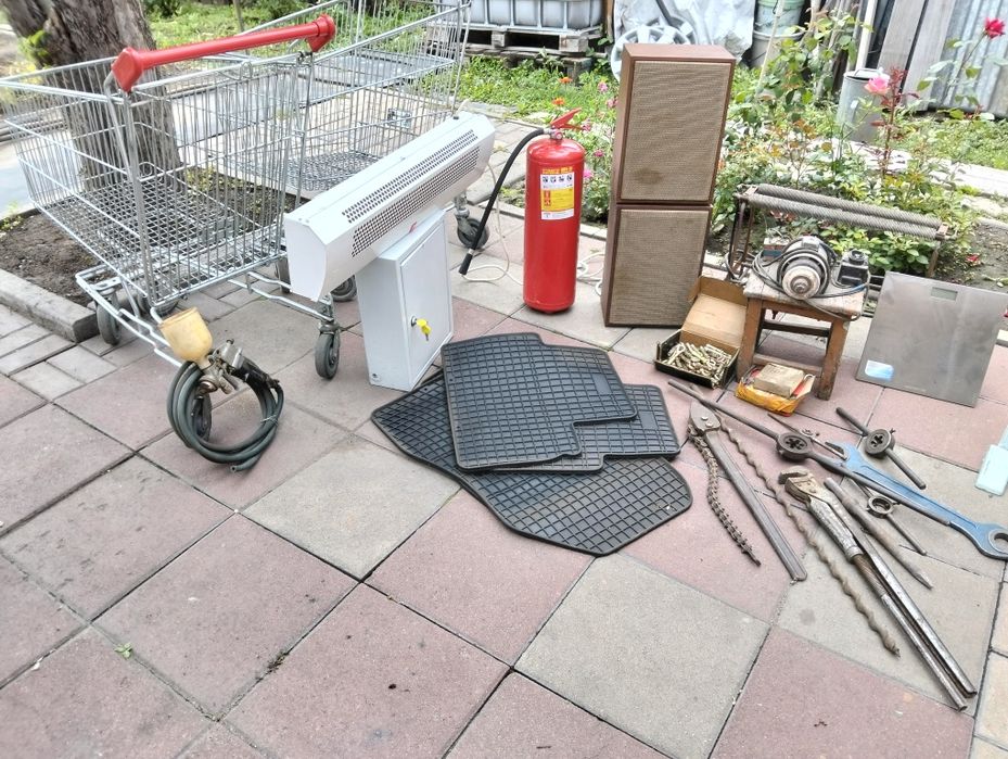 Водонагреватель, корзина( тележка), тепловой завес, огнетушитель, щито