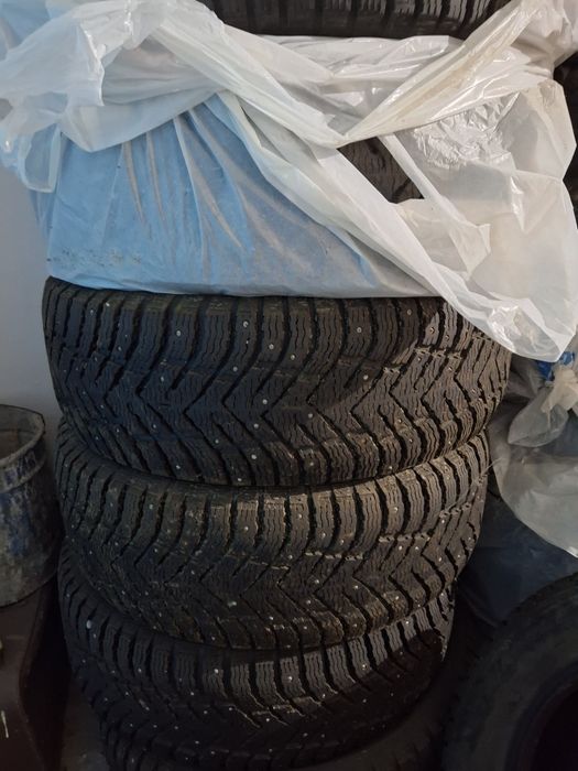 Продам зимные шины 265/60/18