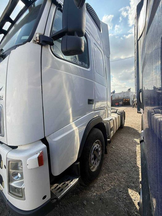 Тягач VOLVO FH12