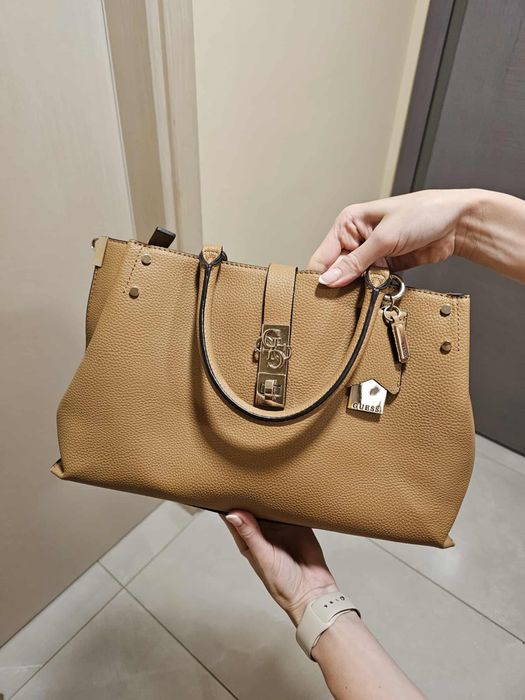 Кафява Чанта Guess