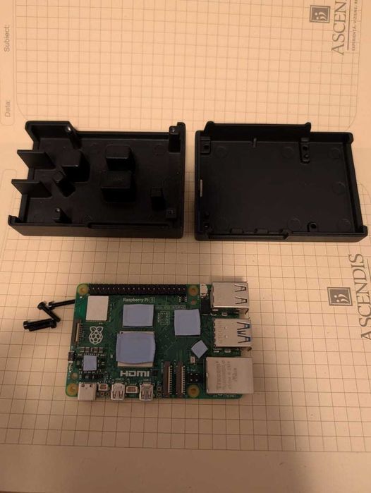 Raspberry Pi 5 4GB carcasa metalica neagra si alimentator original