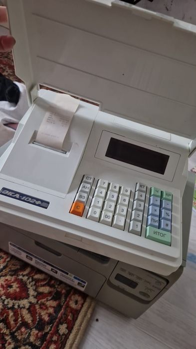Кассовая машина.