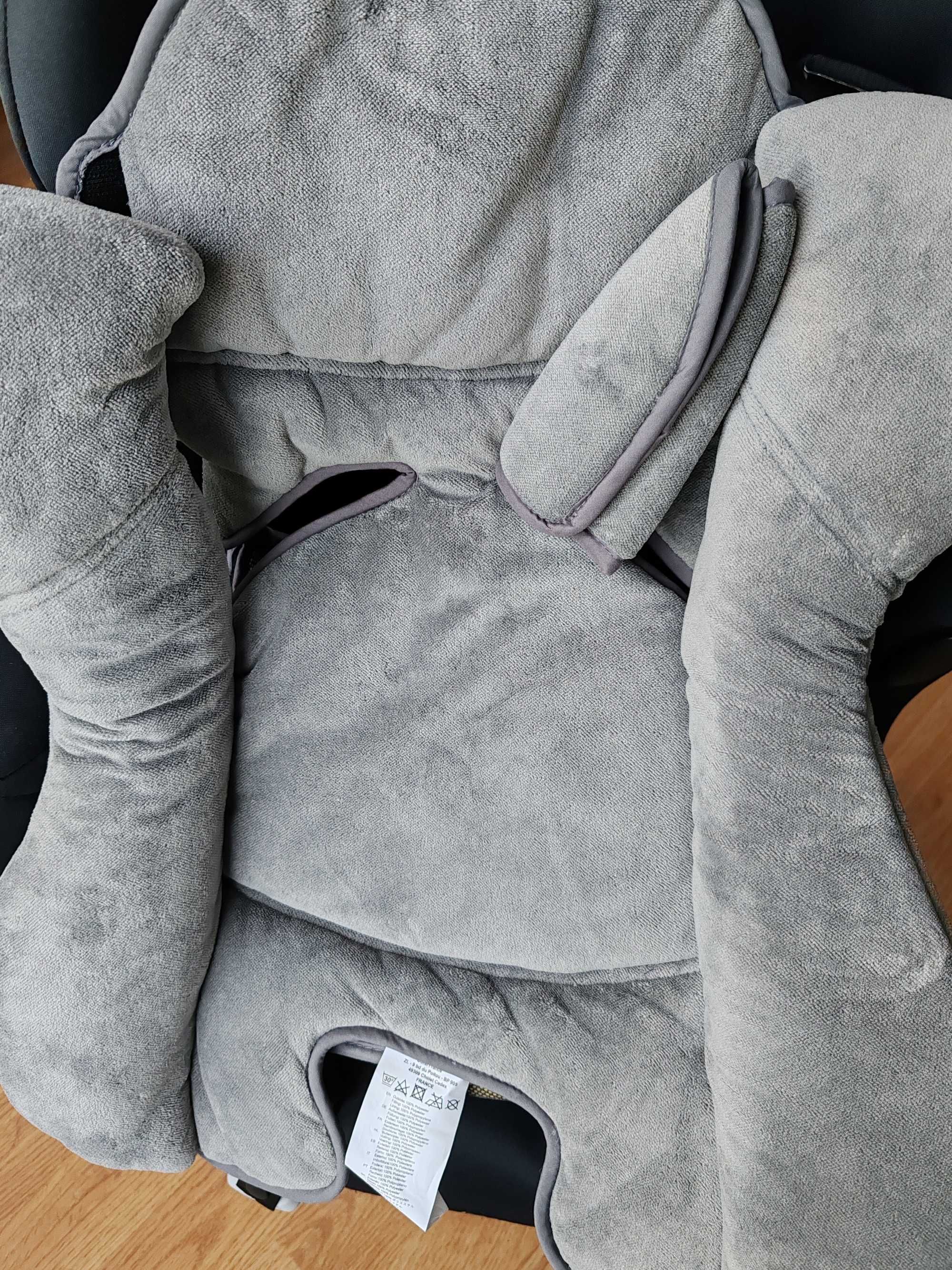 Столче за кола Bebe Confort (0-18кг) ISEOS IsoFix Total Black