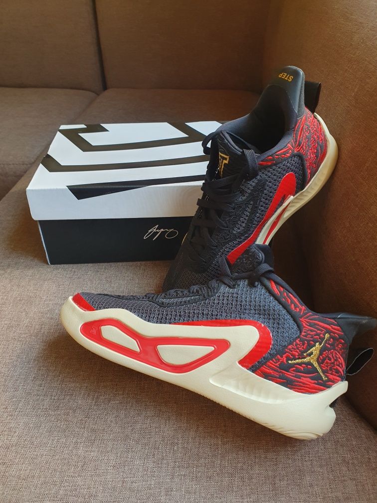 Маратонки NIKE AIR JORDAN TATUM 1 ZOO/GS/ -Uk6-Eu 40