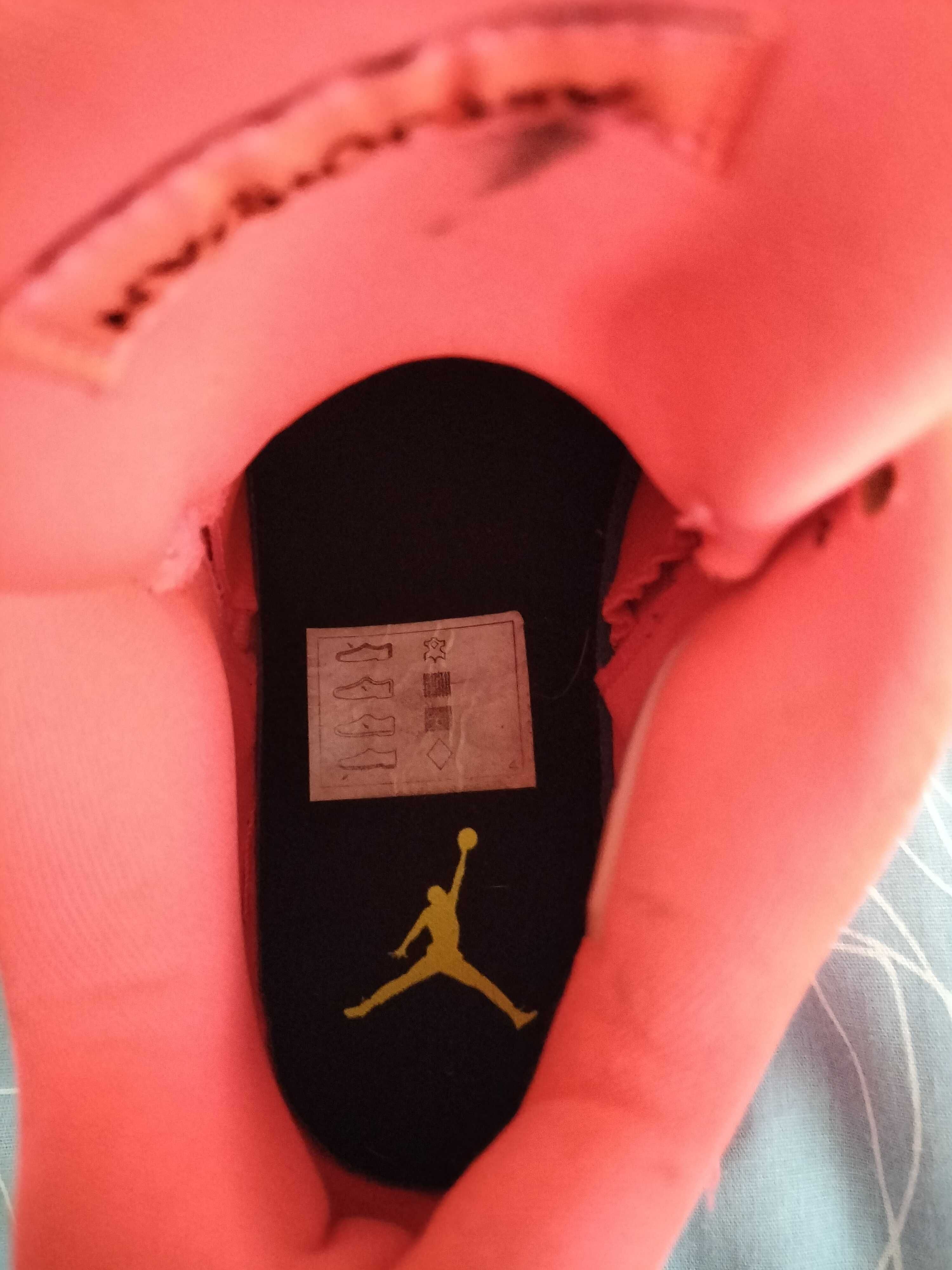 Продавам AIR JORDAN почти нови