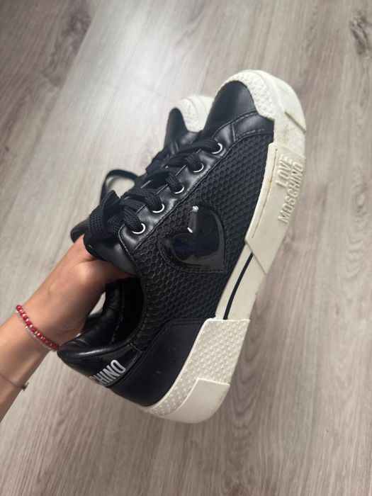 Moschino кецове размер 38