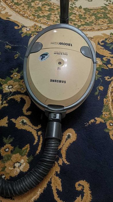 Пылесос Samsung 1800W в хорошем состоянии