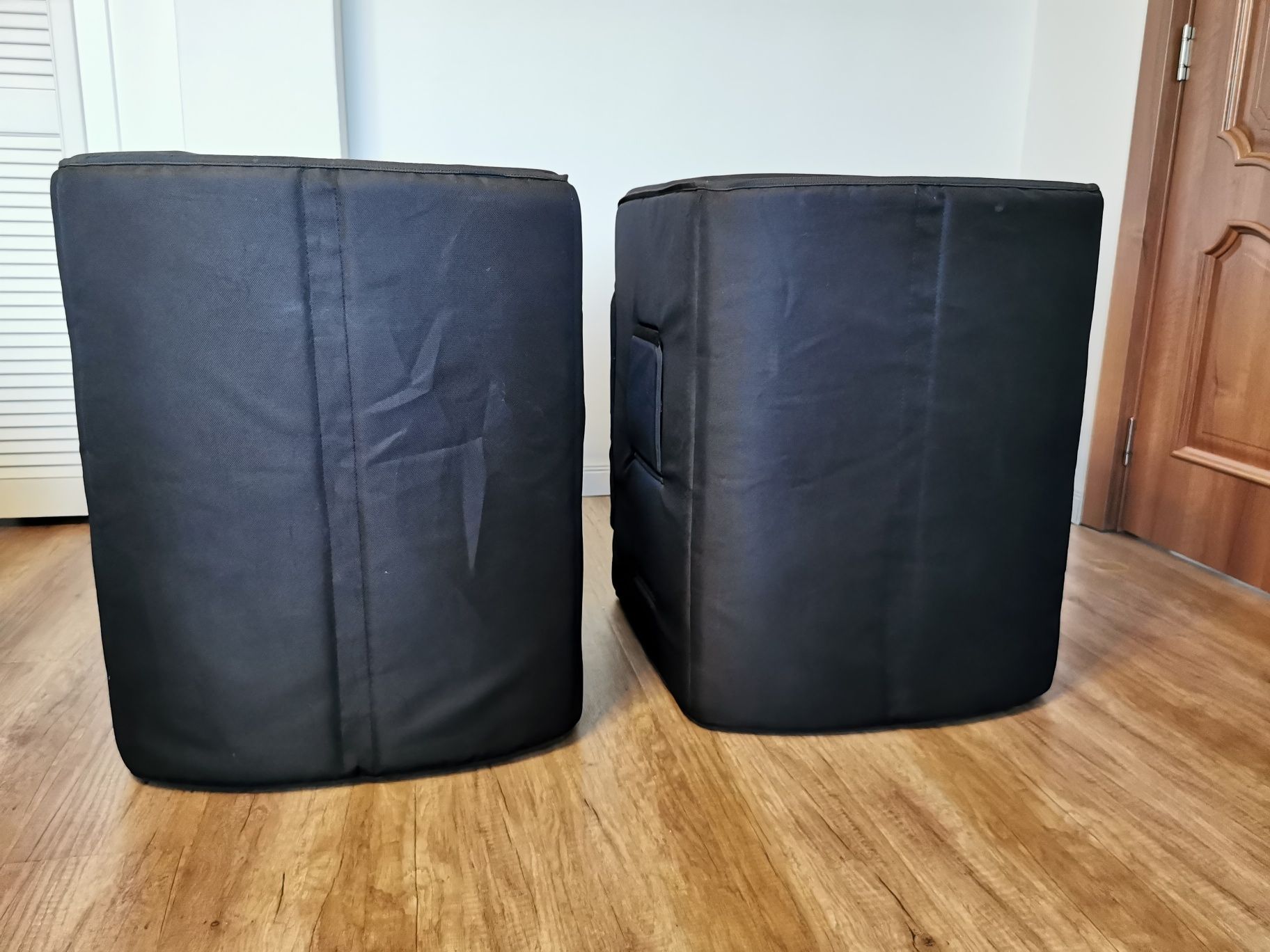 Vând 2 subwoofere active 18 inchi Turbosound IQ18B +huse, roți,cabluri