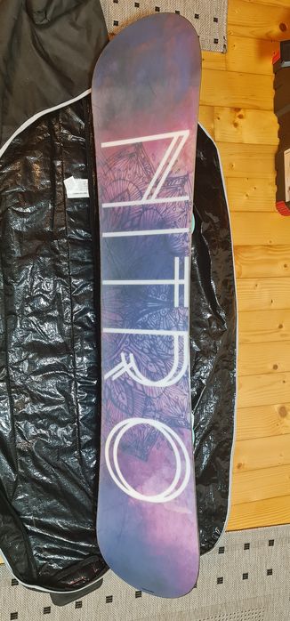 Snowboard Nitro Mystique + legături Nitro Rythm