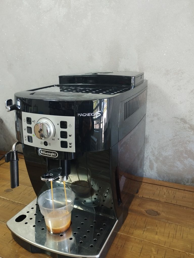 Espresoare/aparate/Expresoare Cafea DeLonghi Magnifica S/transport gra