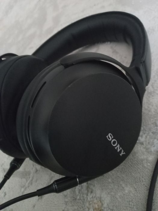 Продам Наушники Sony MDR-Z7M2
