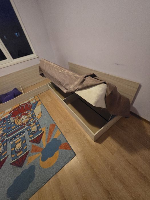 2 бр. Легла с повдигащ механизъм и място за съхранение