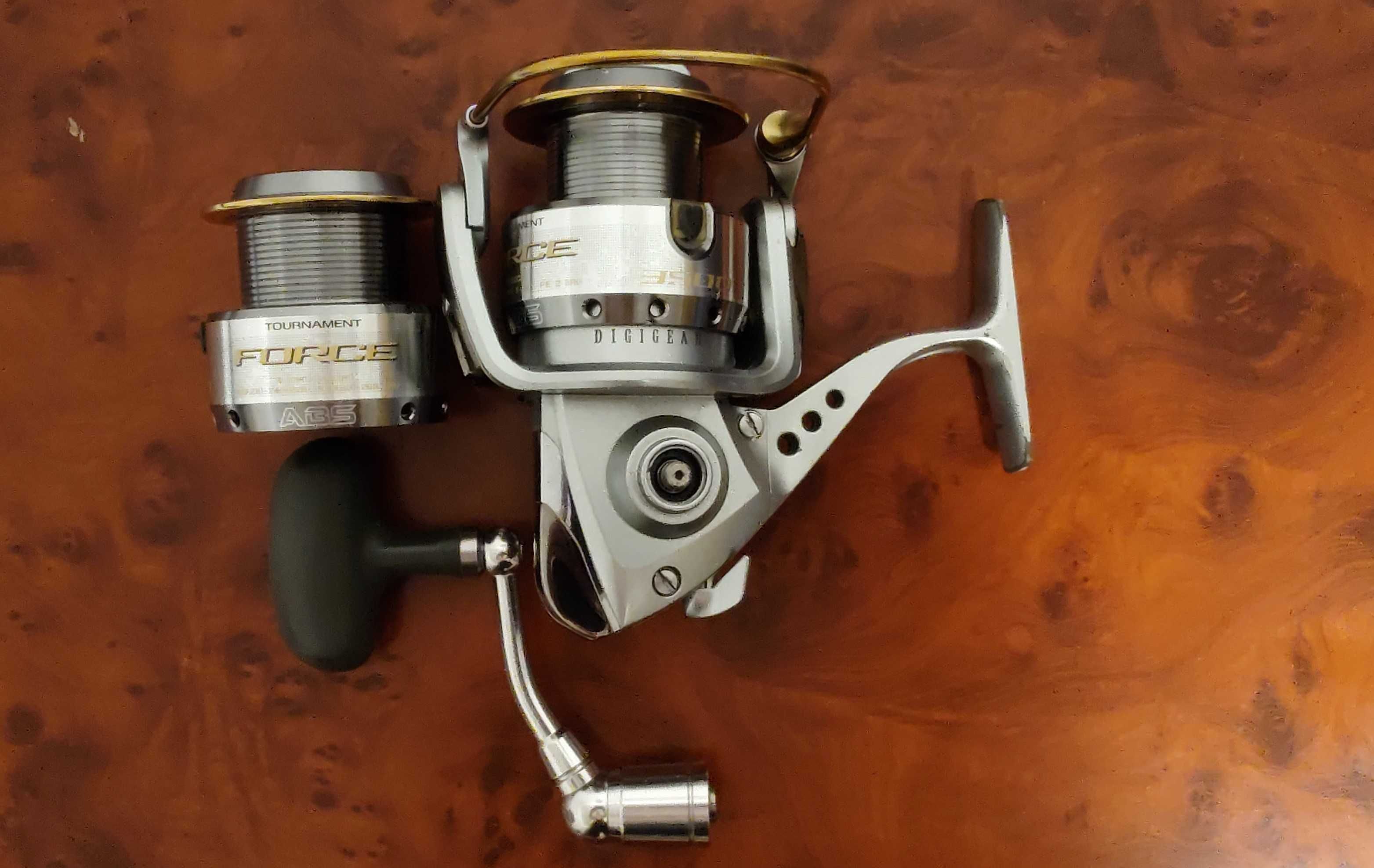mulineta de spinning Daiwa Tournament Force 3000,made in Japan