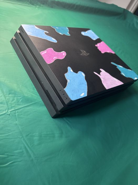 PS4 PRO in stare perfecta.