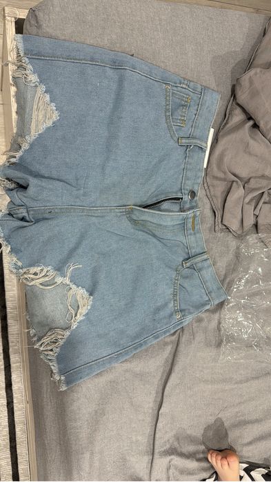 Шорты женские,рваные!