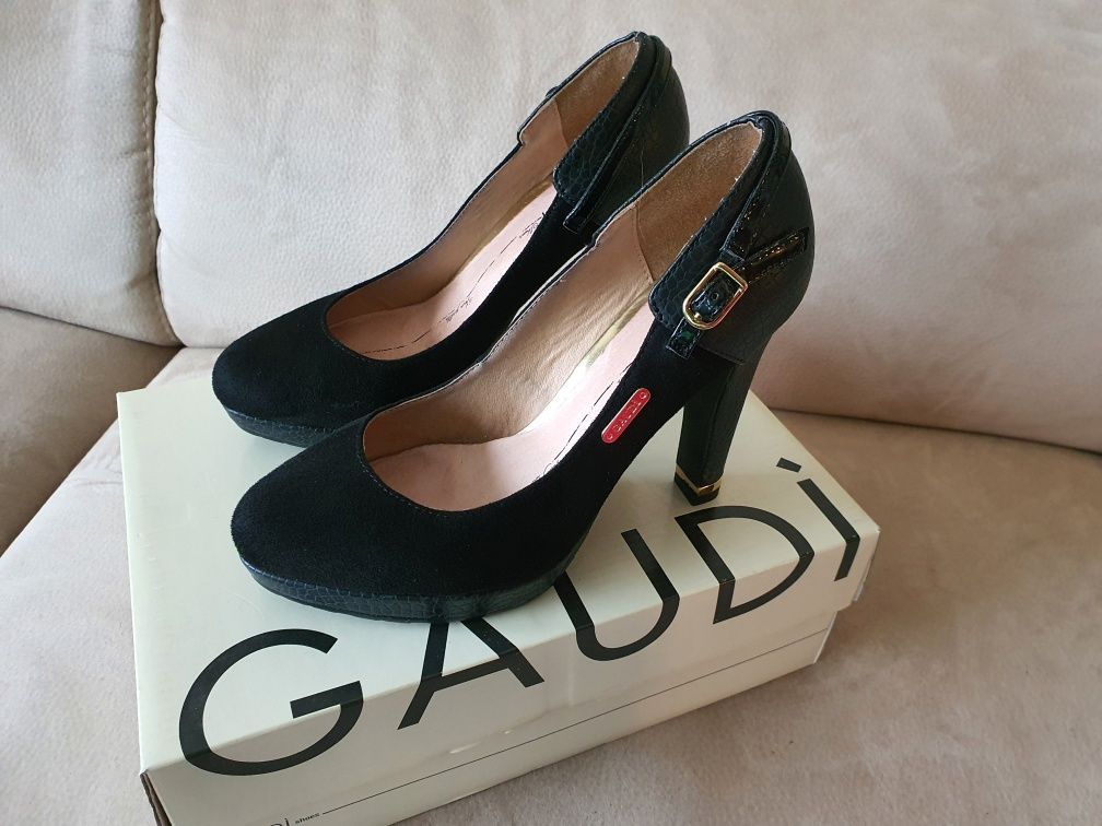 Vând pantofi Gaudi