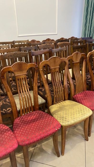 Продаю стулья 45есть