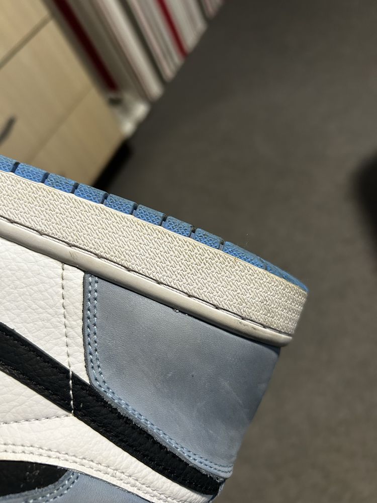 Air Jordan 1 Retro High OG University Blue
