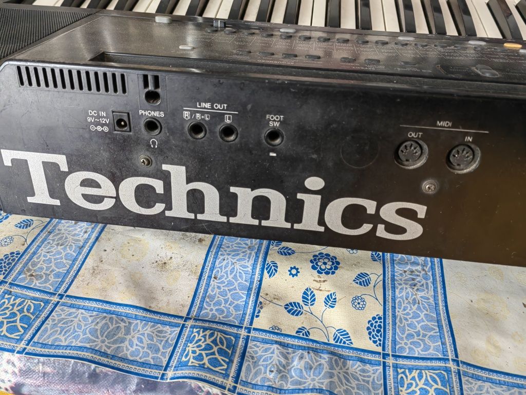 Продавам синтезатор Technics