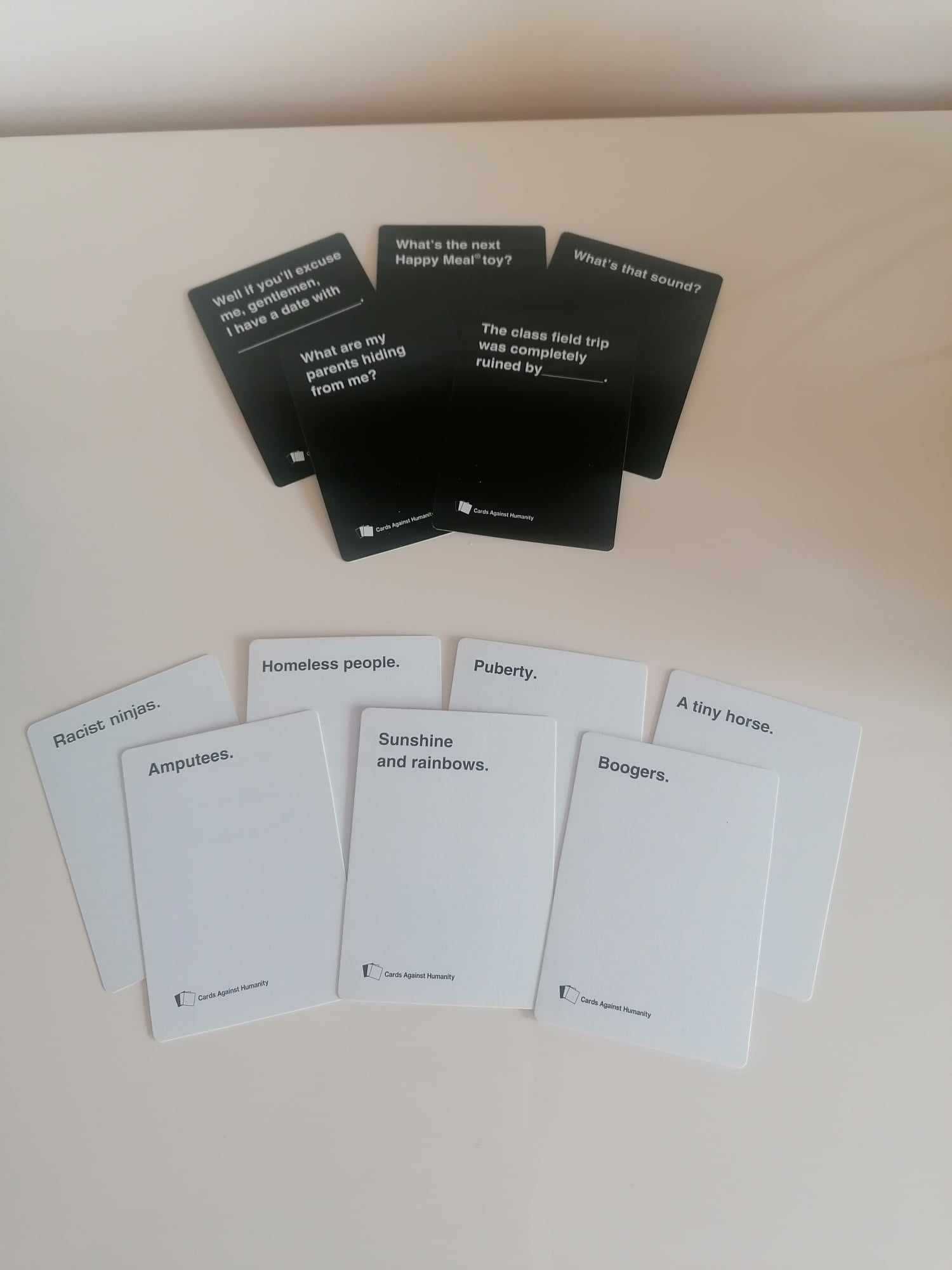 Забавна настолна игра Cards Against Humanity