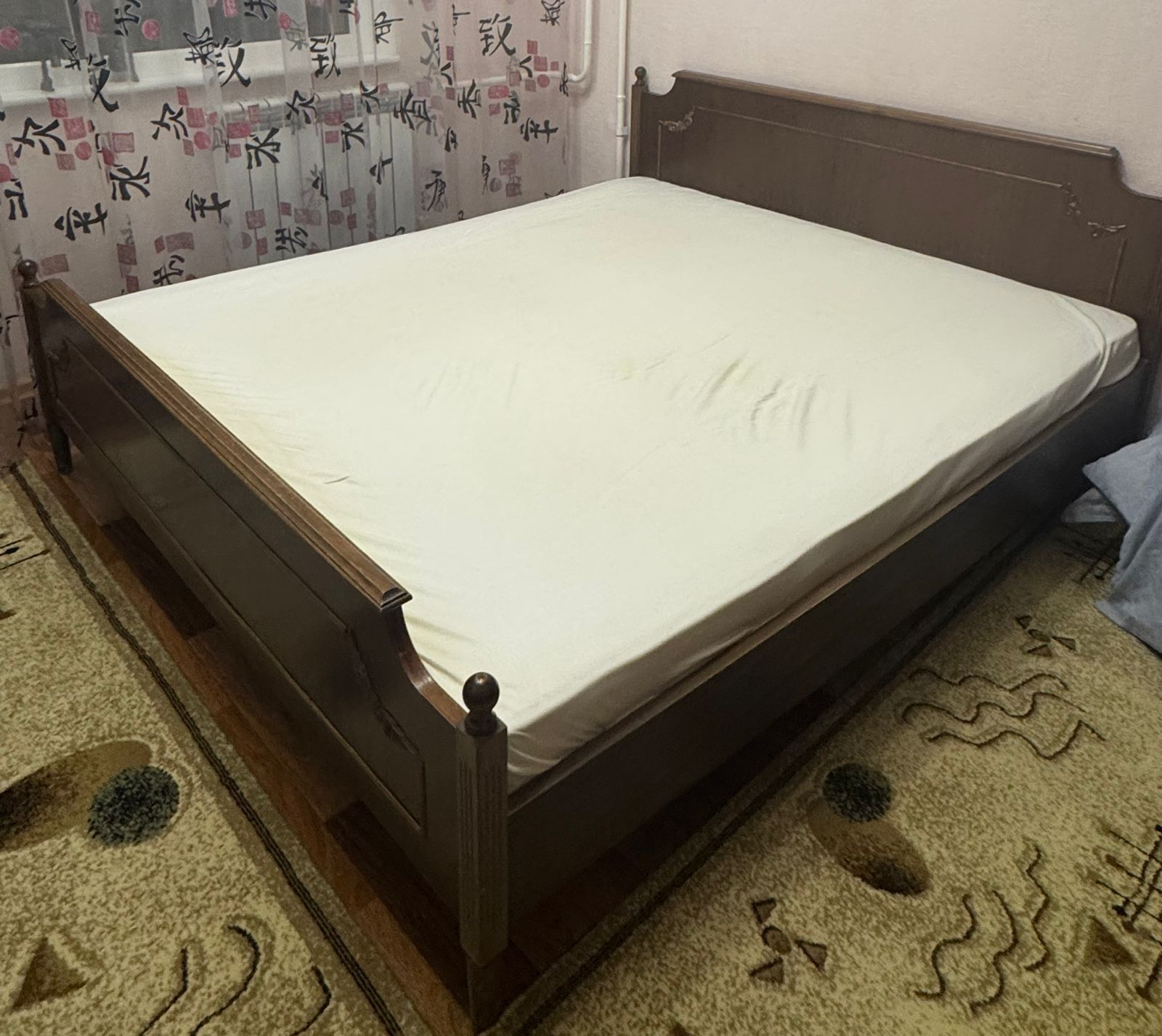 Продам двуспальную кровать