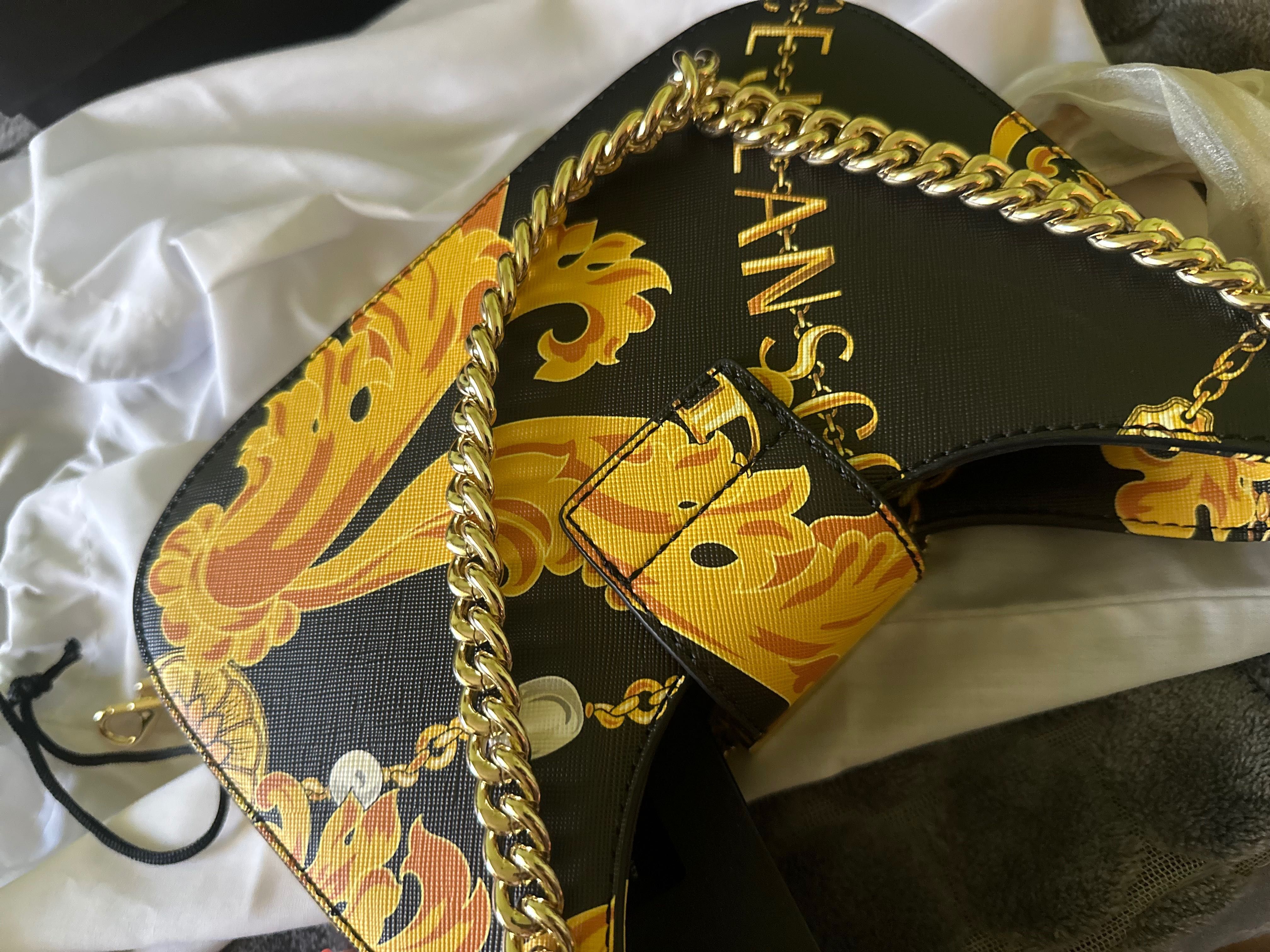 Обувки и чанта Versace