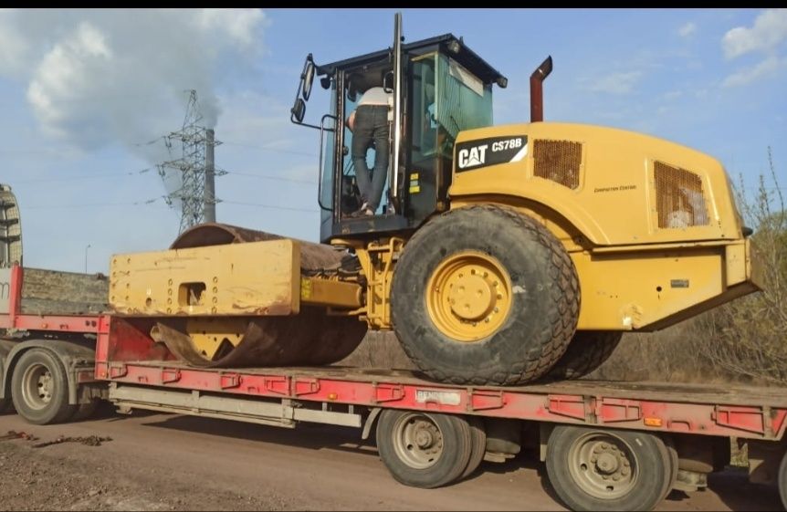 На лучших условиях каток грунтовый.