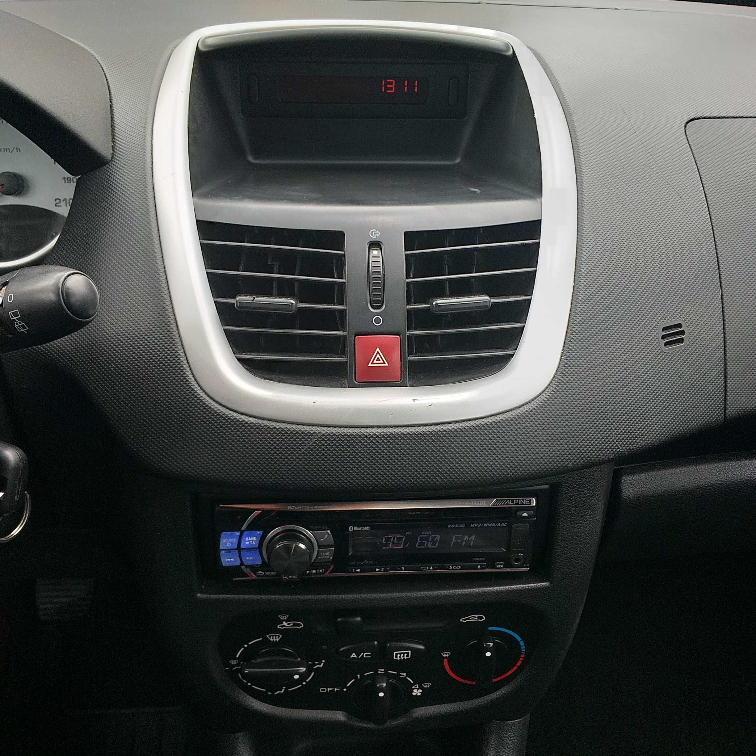 Peugeot 206 + Trendy, 1,2 benzina , an 2011