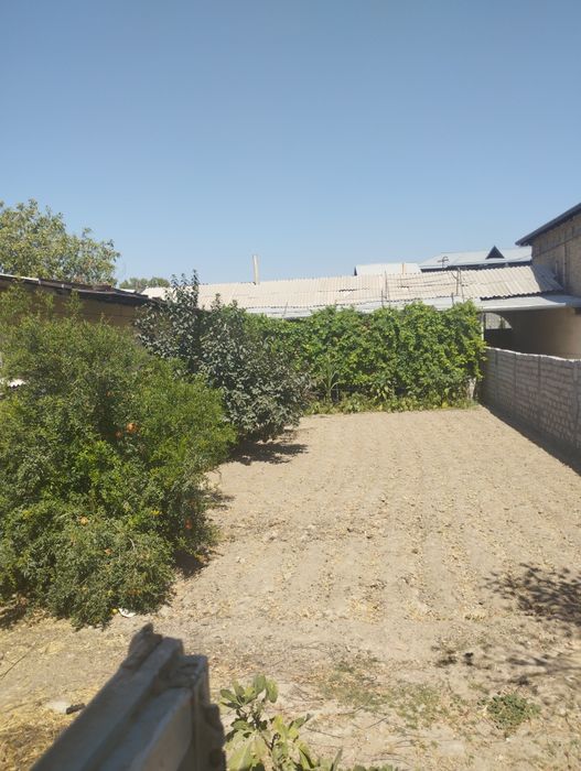 Uy joy sotiladi yer narhida 13.5 soth bolip ham sotiladi