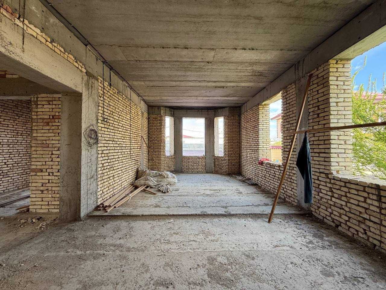 8 sotiq maydonga ega qurilish maydoni 240 m2  hovli sotiladi