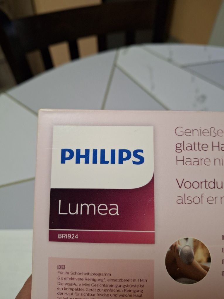 Фотоепилатор Philips Lumea BRI924/00