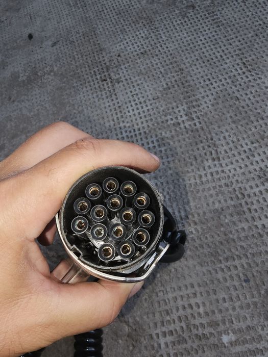 Vand cabluri electrice cap tractor semiremorca