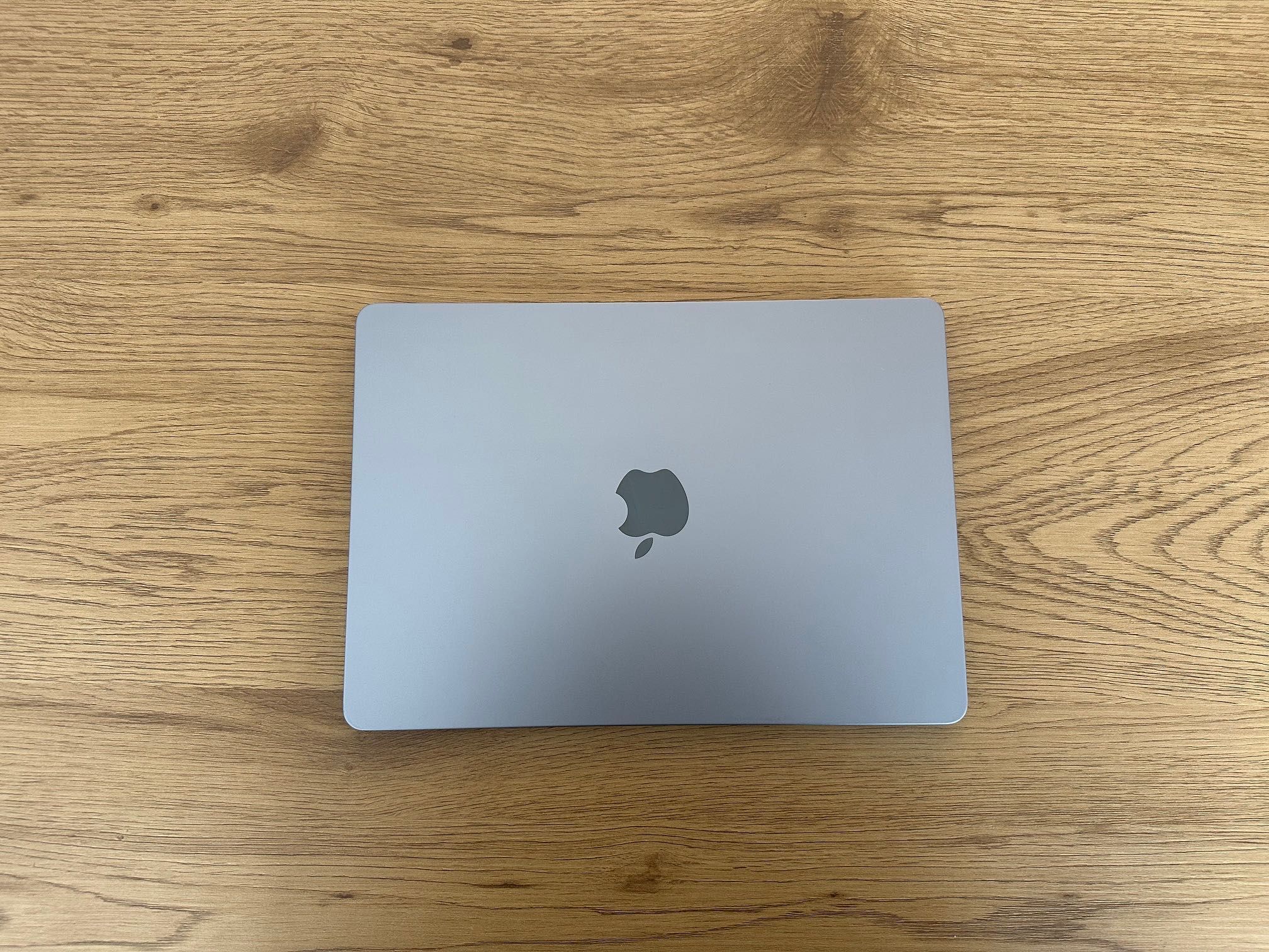 MacBook Air 13" M2 Chip 8-Core CPU/8-Core GPU/16GB RAM/512GB SSD