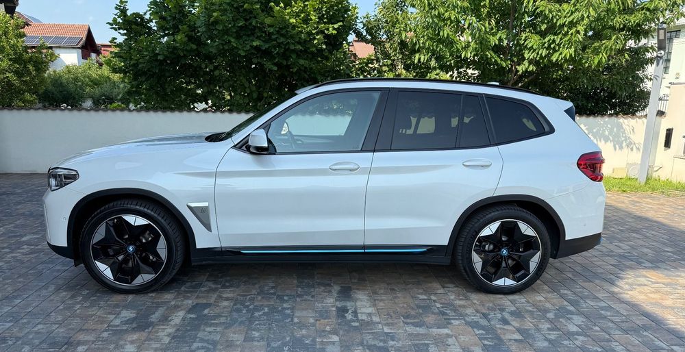 BMW iX3 Mașina în garanție până la sfârșitul anului 2026