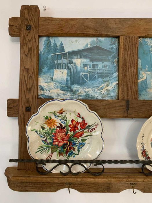 Cuier cu suport de farfuri