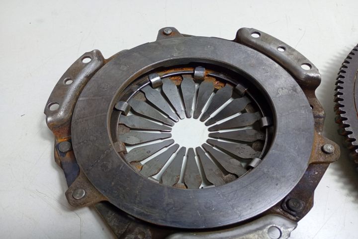 Kit ambreiaj 1.4 / 1.6 i Dacia Sandero prima generatie seria