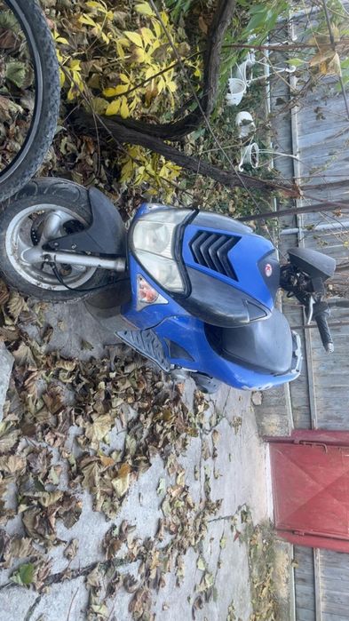 Vând scuter kimko 80 ccc  mai multe detalii an privat