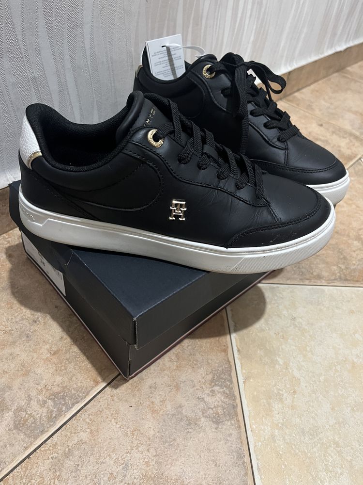Tommy Hilfiger - 38номер