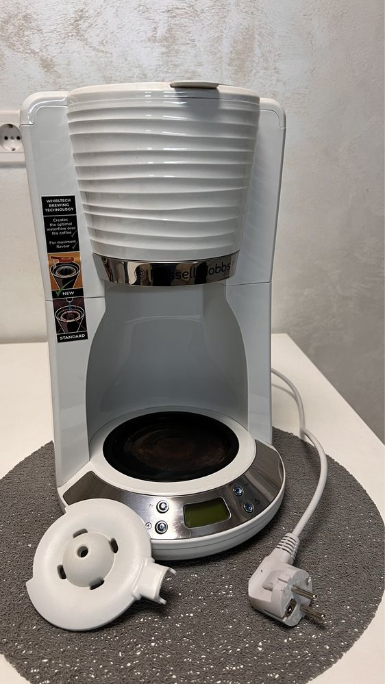 Cafetiera Russell Hobbs FARA CARAFA