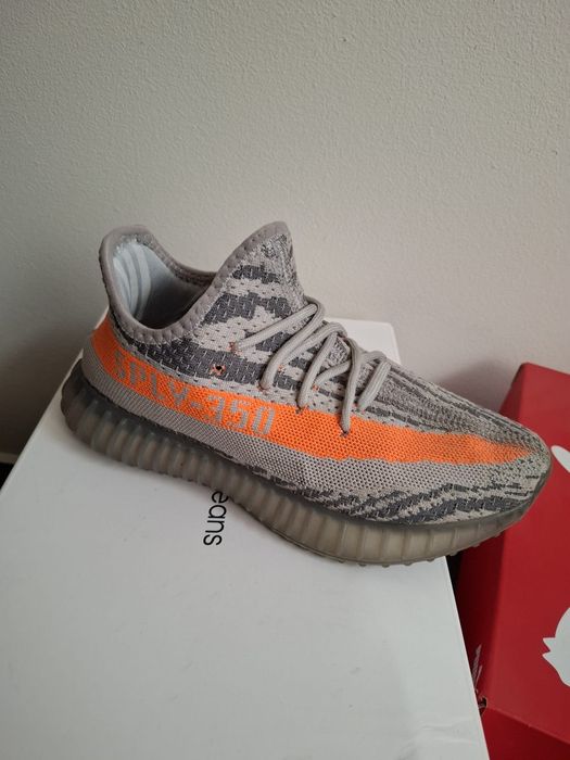Vând adidași yeezy 350
