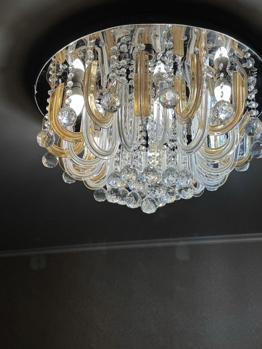 Продам хрустальную люстру