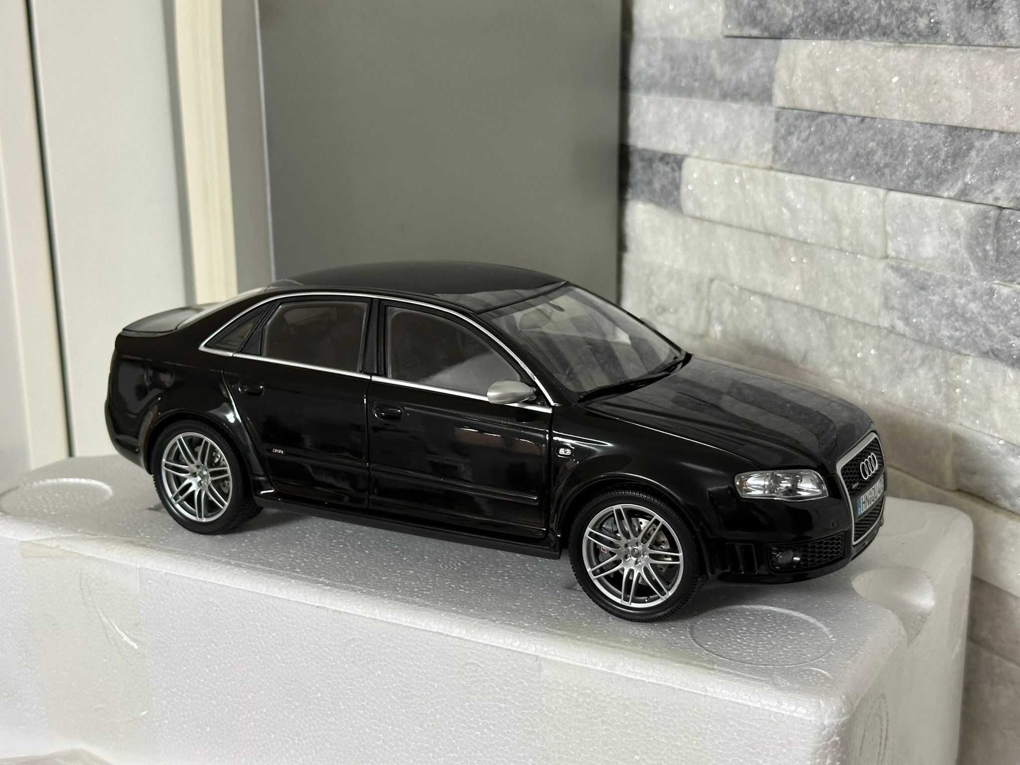 macheta audi rs4 b7 minichamps 1:18