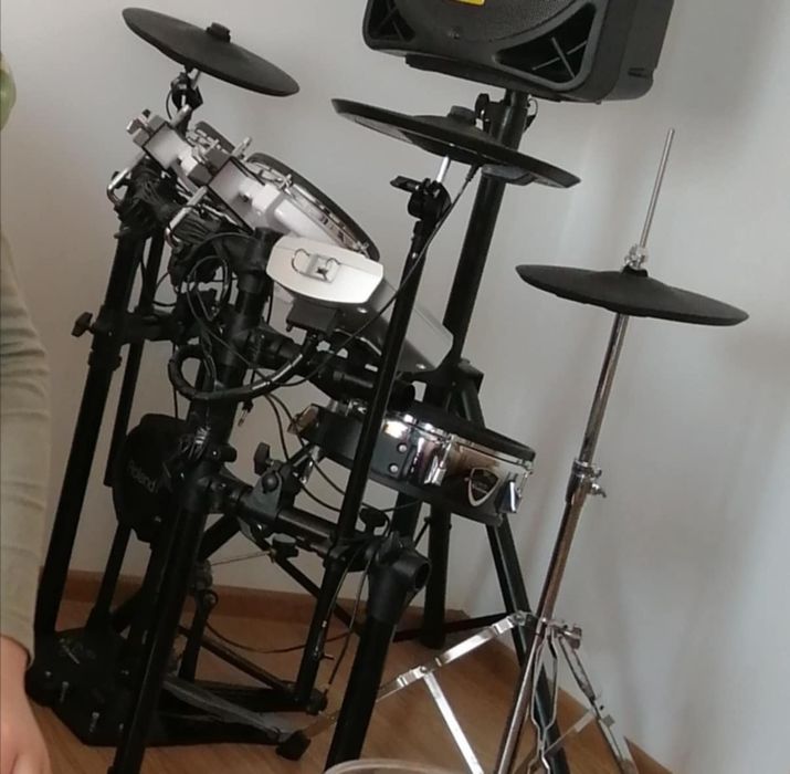 Vând set de tobe electronice ROLAND