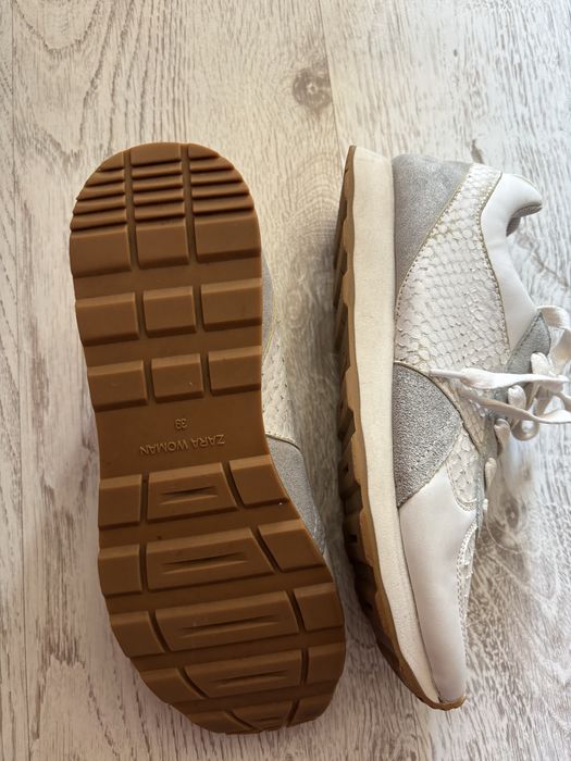 Дамски кецове и маратонки Zara