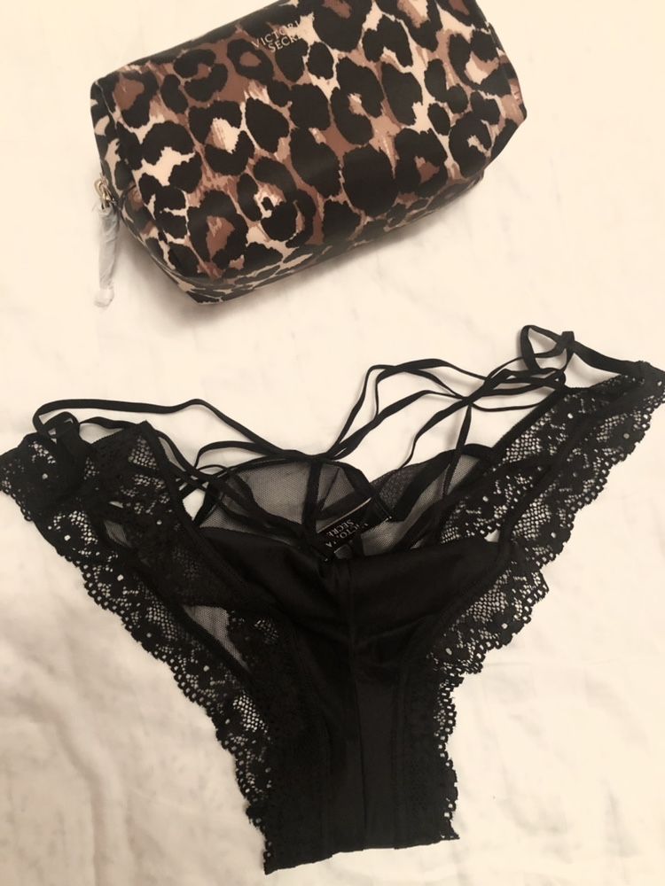 Set Victoria’s Secret chiloti + gentuta portfard