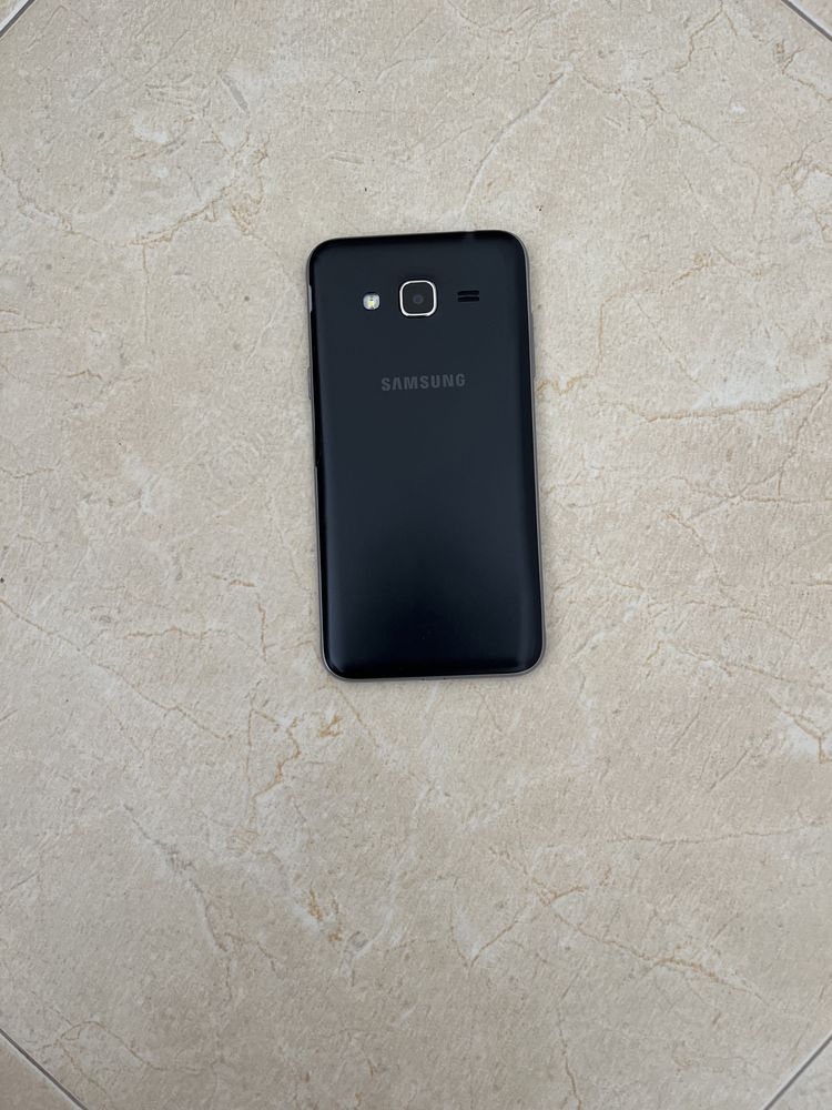 Смарт телефон SAMSUNG Galaxy J3