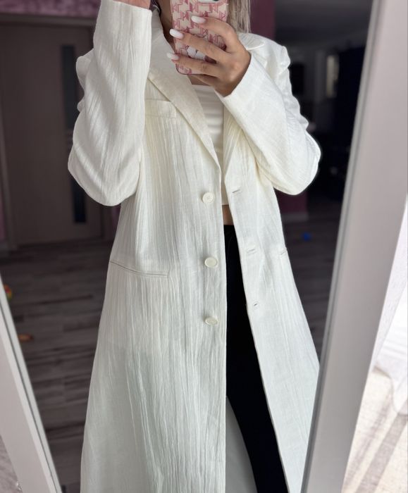 Pardesiu lung din in Zara model colectia actuala