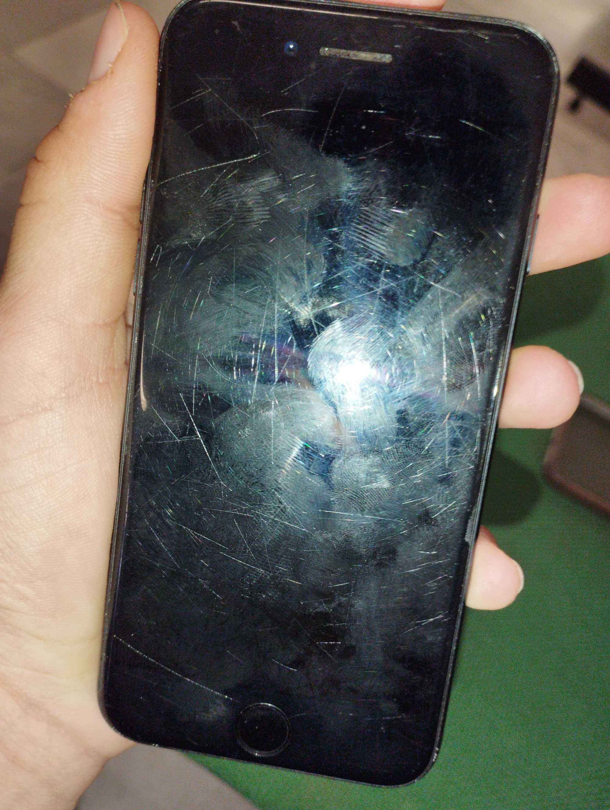 iPhone Se Работи уникално